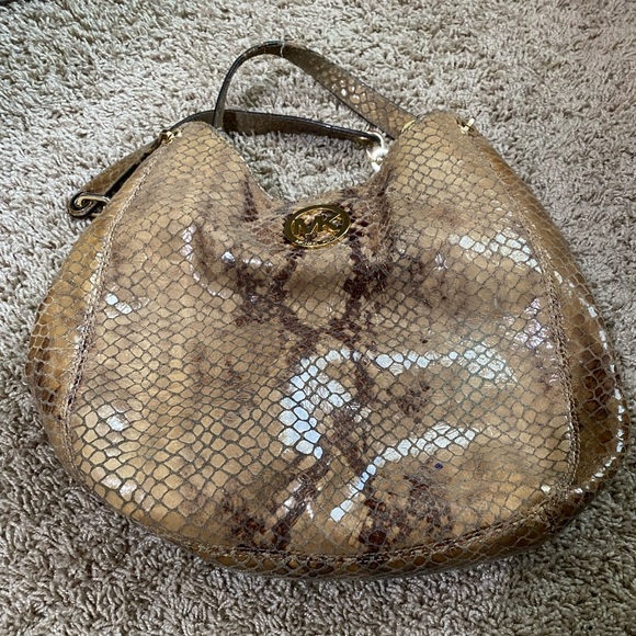 Michael kors purse - Picture 14 of 16